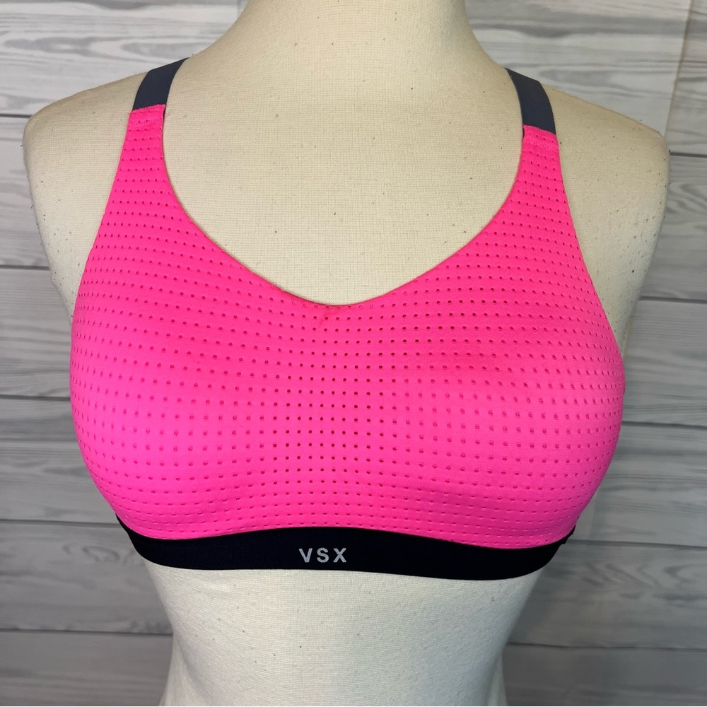 32B  Victoria’s Secret Sport bra (nwot)